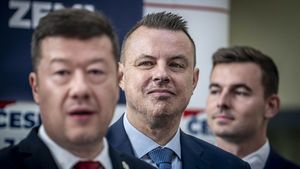 10 oficiálních čísel, která vyvracejí bludy Okamury, Rajchla a trollů na sítích o Ukrajincích v Česku 10 oficiálních čísel, která vyvracejí bludy Okamury, Rajchla a trollů na sítích o Ukrajincích v Česku