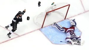 14 legendárních gólů z prodloužení, které padly v bojích o Stanley Cup. Jsou to nezapomenutelné trefy 14 legendárních gólů z prodloužení, které padly v bojích o Stanley Cup. Jsou to nezapomenutelné trefy