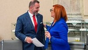 2000 Kč důchodcům terčem opozice. „Drsný hranatý předložky k vaně,“ šili do Motoristů za rozpočet 2000 Kč důchodcům terčem opozice. „Drsný hranatý předložky k vaně,“ šili do Motoristů za rozpočet