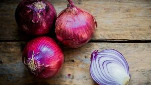 7 skvělých léčebných účinků cibule: Léčí bradavice i kašel