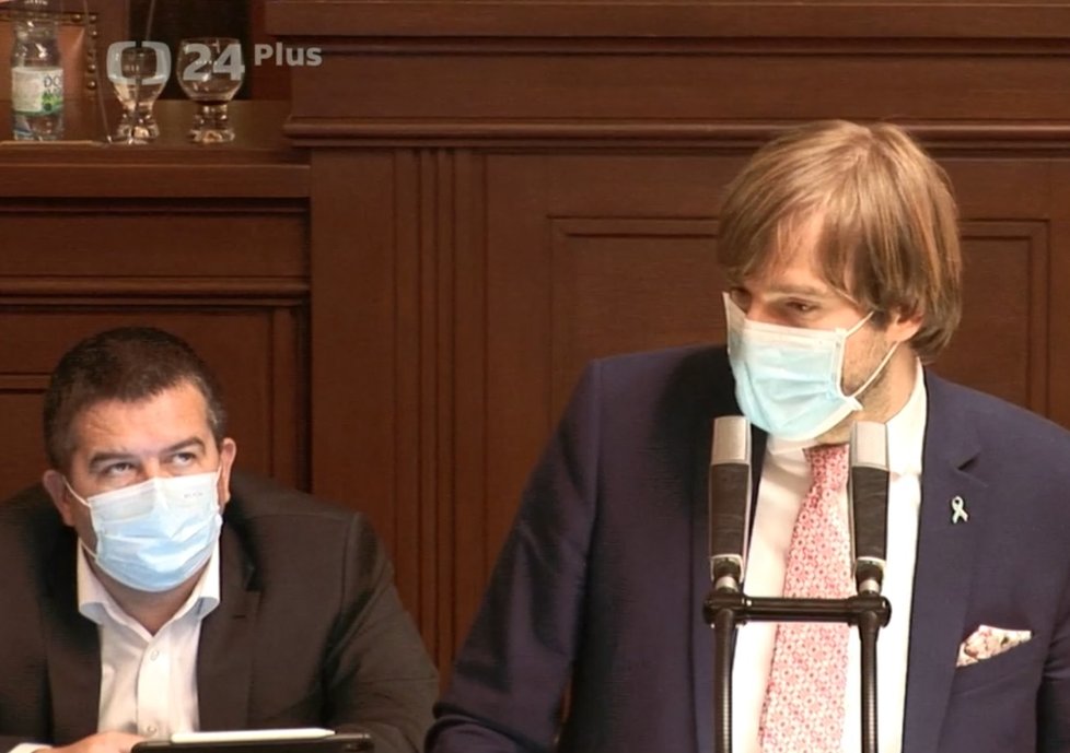 Sněmovna o koronaviru: Adam Vojtěch (za ANO) se bránil kvůli nákupu ochranných prostředků ministerstvem zdravotnictví (28.4.2020)