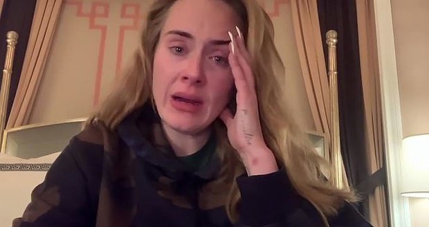 Zpěvačka Adele se s pláčem omluvila svým fanouškům za zrušený koncert v Las Vegas.
