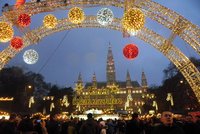 Sousedé, jste vítáni! Vídeň láká na stovky vánočních stánků, i když ceny poskočily nahoru