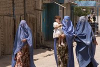 Strach o dcery, brutalita a výprasky na ulicích. Ženy promluvily o rostoucím útlaku Tálibánu
