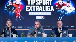 Akrobacie nad hangárem, retro dresy a návraty hvězd. Extraliga vyhlíží rekordní sezonu