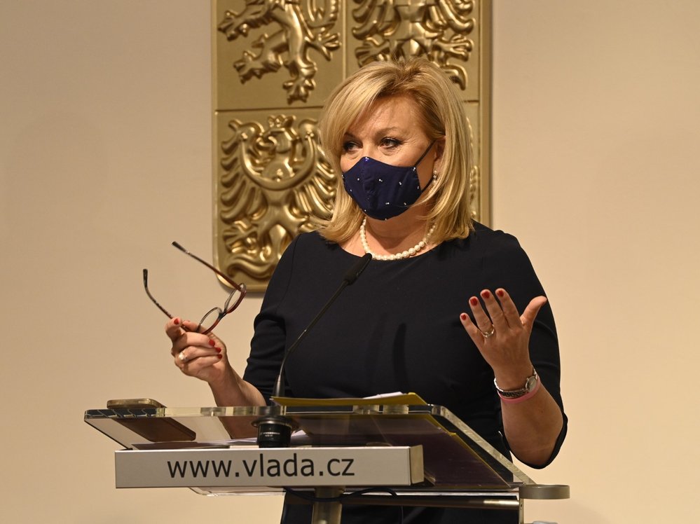 Ministryně financí Alena Schillerová po zasedání vlády 18. října.