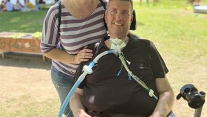 Honza (47) má ALS, může hýbat jen očima: Vůli žít mu dává manželka, synové a cestování