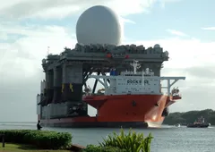 Ameriku už dvacet let střeží obří plovoucí nafukovací balón. SBX-1 je radar soudného dne Ameriku už dvacet let střeží obří plovoucí nafukovací balón. SBX-1 je radar soudného dne
