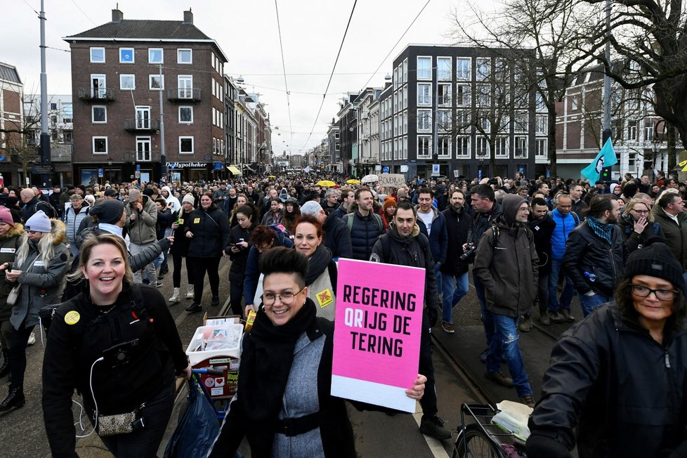Protesty proti pandemickým opatřením v Amsterdamu, 2. ledna 2022