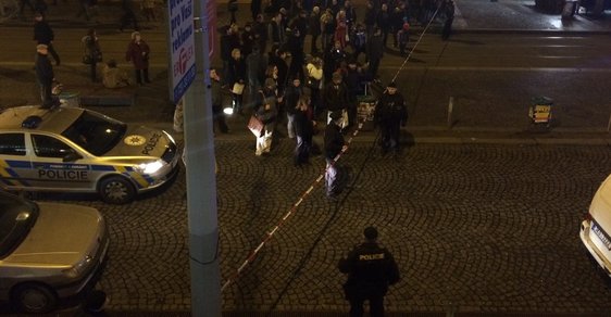 Policie na několik desítek minut uzavřela pražský Anděl, bombu ale v kufru nenašla