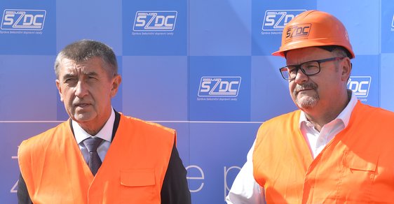 Premiér Andrej Babiš s ministrem dopravy Danem Ťokem