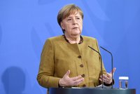 „Nad koronavirem zvítězíme“ povzbuzuje Merkelová. Země se pět hodin přely o „porcování“ vakcín