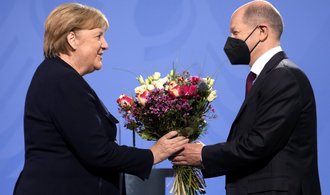 Angela Merkel übergab das Kanzleramt an Olaf Scholz und gratulierte auch Putin