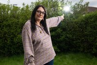 Sacha (51) prý už devětkrát spatřila UFO: Po děsivých zkušenostech se bojí chodit ven