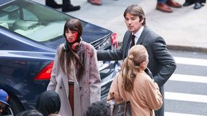Anne Hathaway a Dakota Johnson září v adaptaci Verity od Colleen Hoover a Kyle Gordon je všude Anne Hathaway a Dakota Johnson září v adaptaci Verity od Colleen Hoover a Kyle Gordon je všude