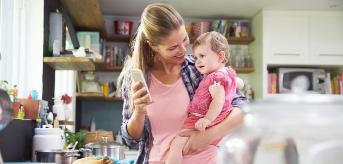 Neboj, mamko, nejsi na to sama: 7 aplikací, které usnadní maminkám život