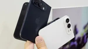 Apple představí svůj první skládací iPhone. Cena provětrá peněženku víc, než se čekalo Apple představí svůj první skládací iPhone. Cena provětrá peněženku víc, než se čekalo