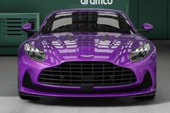 Aston Martin odkládá elektromobily. Plug-in hybrid nabízejí víc, míní