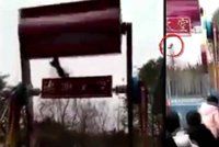Video je pro silné povahy: Dívku (†14) zabila pekelná pouťová atrakce, vylétla ze sedačky
