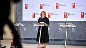 Babiš a Schillerová vysvětlovali SPD 389 miliard. Okamura chce zamrazit platy politiků Babiš a Schillerová vysvětlovali SPD 389 miliard. Okamura chce zamrazit platy politiků