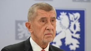 Babiš je v nepohodě a rozjíždí třídní boj. Chce skřípnout soukromý sektor, kde nemá svoje zájmy