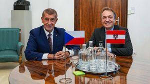 Babiš kvůli drahé naftě kritizuje Evropu. Havlíček chce nový Český dům v Bruselu Babiš kvůli drahé naftě kritizuje Evropu. Havlíček chce nový Český dům v Bruselu