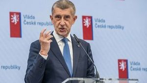 Babiš zůstává v možném střetu zájmů, uvedla Evropská komise. Agrofertu pozastavila dotace