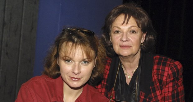 Barbora Munzarová s matkou Janou Hlaváčovou v roce 2002
