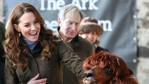 Barn jacket je hitem sezóny. Zkopírujte elegantní styl Kate Middleton!
