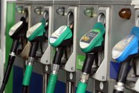 Pomoc s drahým benzinem i naftou: Vláda schválila snížení spotřební daně o 1,50 Kč
