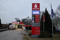 Nafta zdražila přes víkend o dvě koruny! Ekonomka radí vládě, jak pomoci Čechům