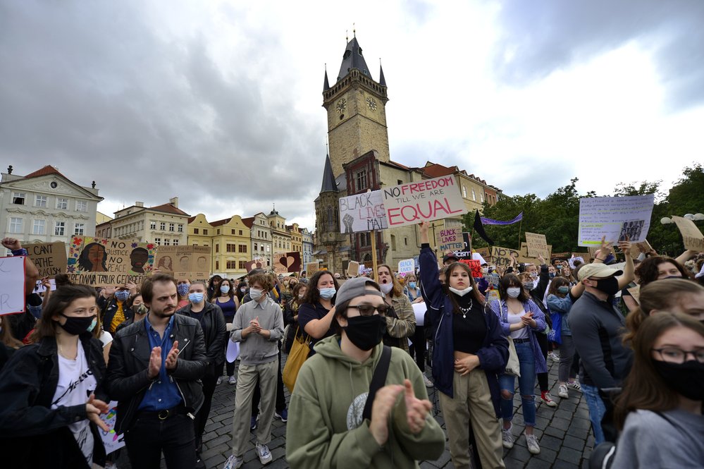 V Praze protestovaly stovky lidí proti policejnímu násilí,rasismu