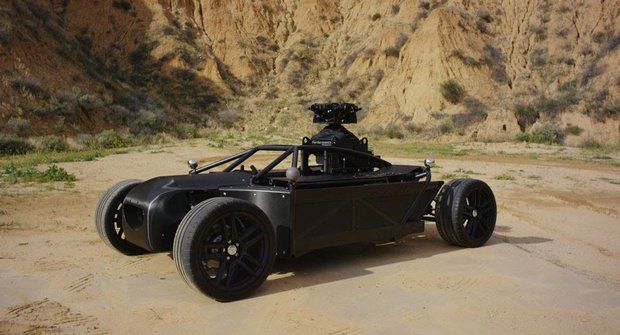 Univerzální auto BlackBird: Hvězda natáčení filmů a reklam na cokoliv