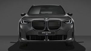 BMW nadělilo modelu X3 M50 temnou vizáž. Je výkonnější a luxusnější uvnitř BMW nadělilo modelu X3 M50 temnou vizáž. Je výkonnější a luxusnější uvnitř