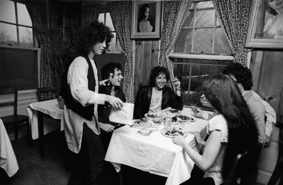 Fotografie Boba Dylana z backstage tour Rolling Thunder