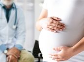 Bolest břicha v těhotenství. Co je příčinou, jak poznáte vážný problém a kdy k lékaři?