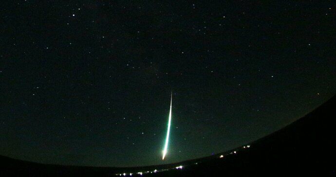 Oblohu na Českem ozářil jasný meteor. Astronomové řekli, kam zhruba dopadl
