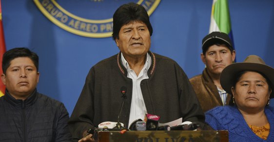 Bolívie je bez nejvyšších ústavních činitelů. V hlavním městě propukly nepokoje