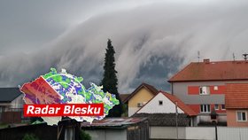 Na Česko udeřila tsunami bouřek! Hromy na jihu a povodňový stupeň v Praze, sledujte radar Blesku