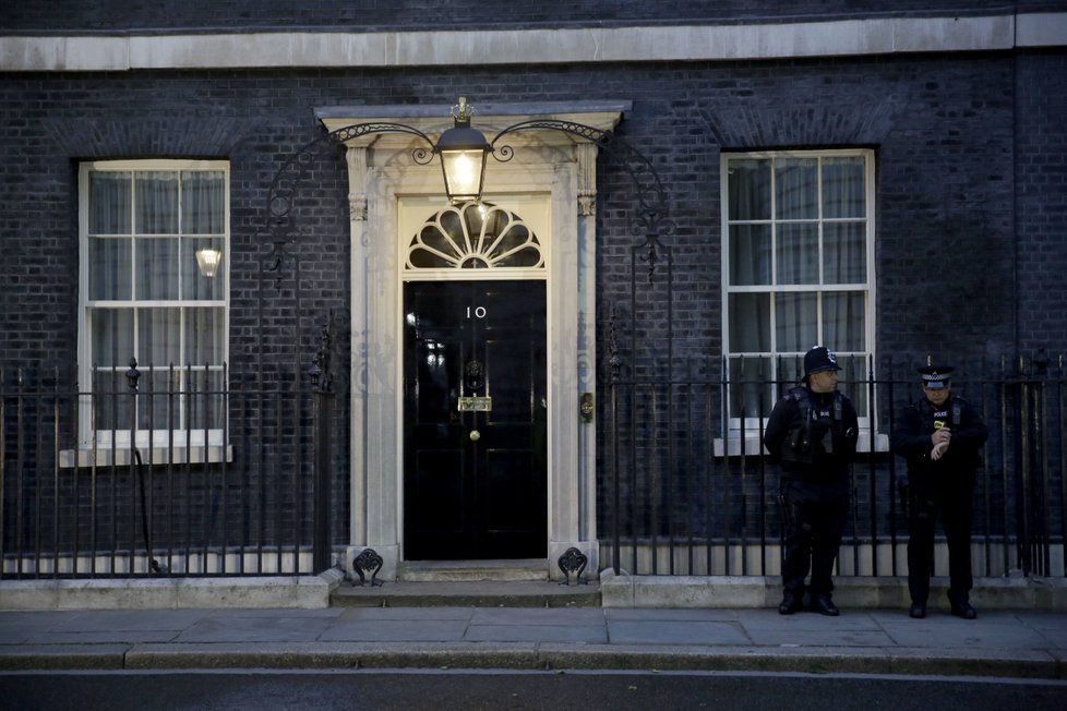 Sídlo premiérky v Downing Street 10 ráno po volebním debaklu