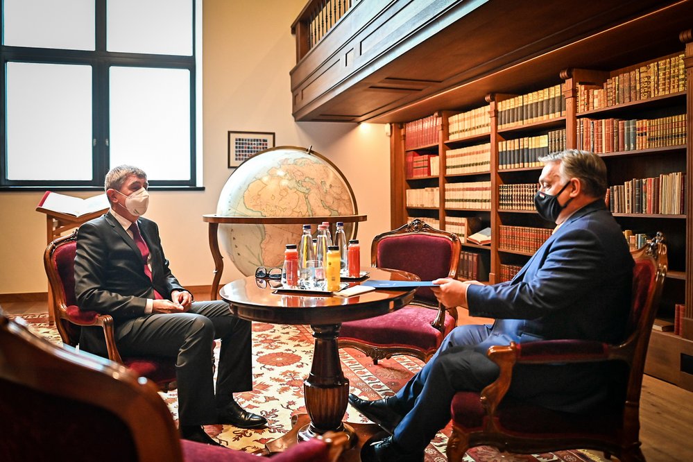 Český premiér Andrej Babiš (ANO) a jeho maďarský protějšek Viktor Orbán jednají o koronavirové krizi v Budapešti (5. 2. 2021)