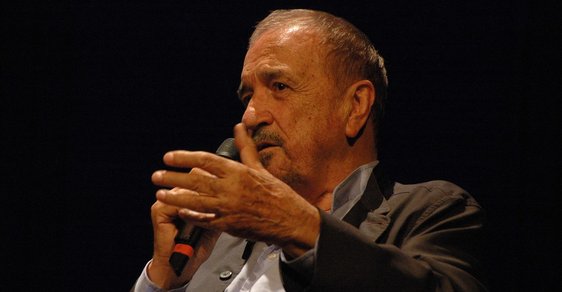 Francouzský spisovatel a scénárista Jean-Claude Carrière zemřel (na snímku z roku 2008)