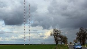 Česko definitivně přijde o svou nejvyšší stavbu. Dva obří stožáry čeká demolice Česko definitivně přijde o svou nejvyšší stavbu. Dva obří stožáry čeká demolice