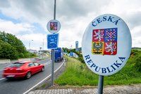 Zkažené nákupy a zmatek na česko-polské hranici. Stovky lidí jely domů s nepořízenou