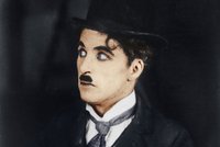 Chaplinova hůlka a buřinka se prodaly za téměř 2 miliony