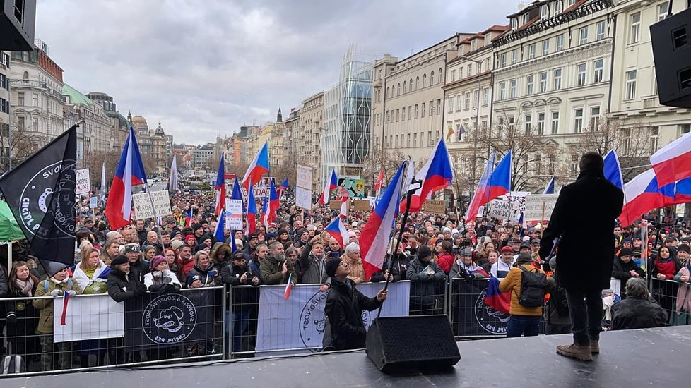 Demonstrace na Václavském náměstí Chcípl PES proti povinnému očkování