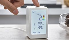 Chytrý senzor IKEA Vindstyrka má velký displej, umí měřit teplotu, vlhkost, koncentraci prachu a těkavých látek