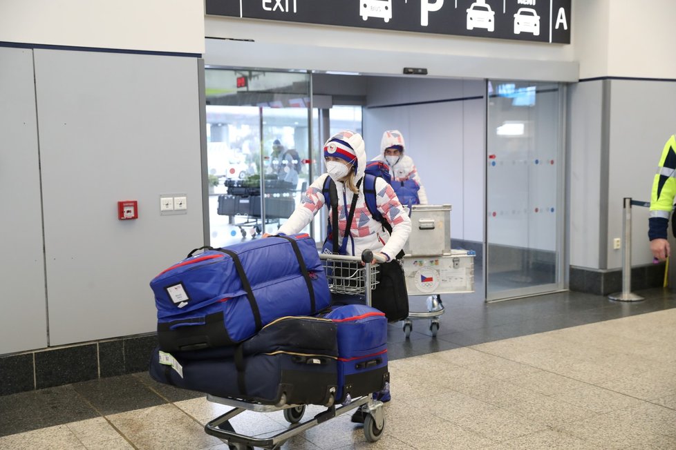 Zimní Olympiáda v Pekingu: Čeští sportovci při cestě do Číny (27.1.2022)