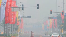 Nejen covid straší před olympiádou Peking: Tuhý boj se smogem a potíž s počasím