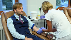 Čtyřicítku oslavil dobrým skutkem: Adam Vojtěch šel v den narozenin darovat krev Čtyřicítku oslavil dobrým skutkem: Adam Vojtěch šel v den narozenin darovat krev
